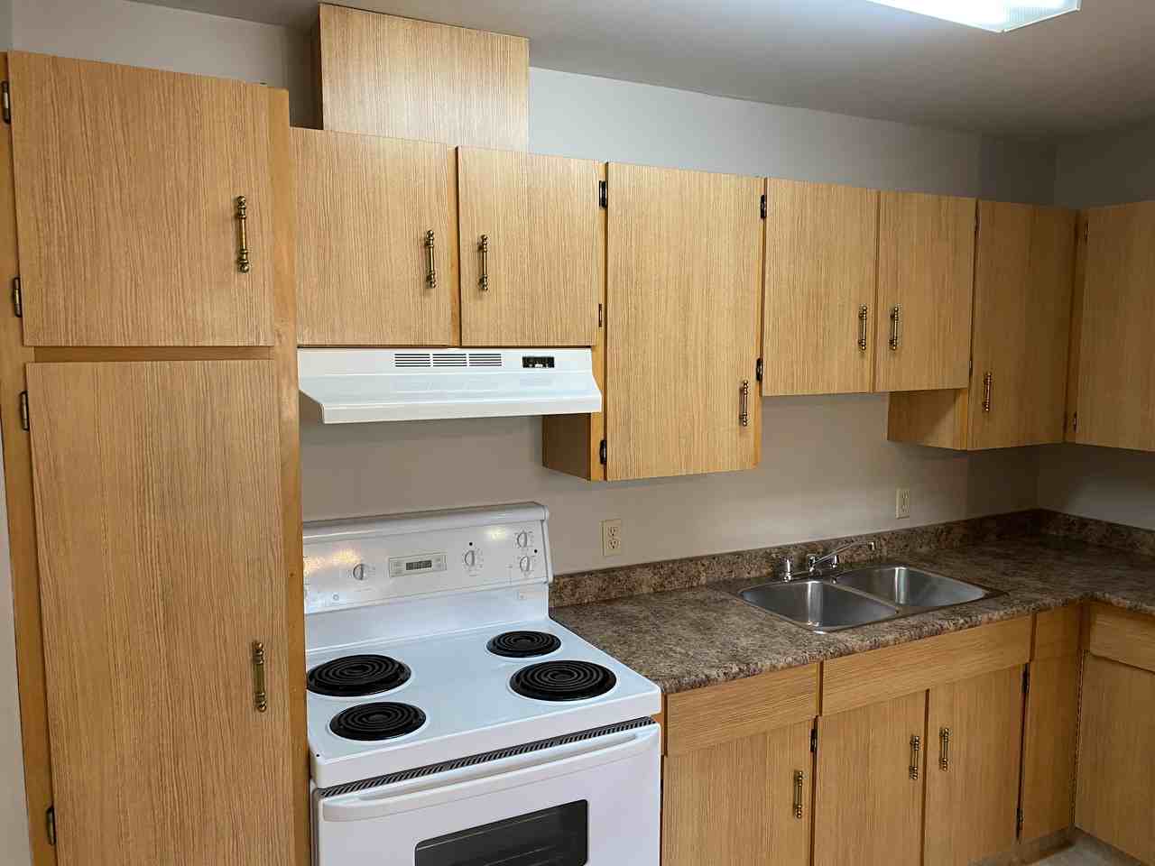 17711 95 St Nw - Photo 2 of 9