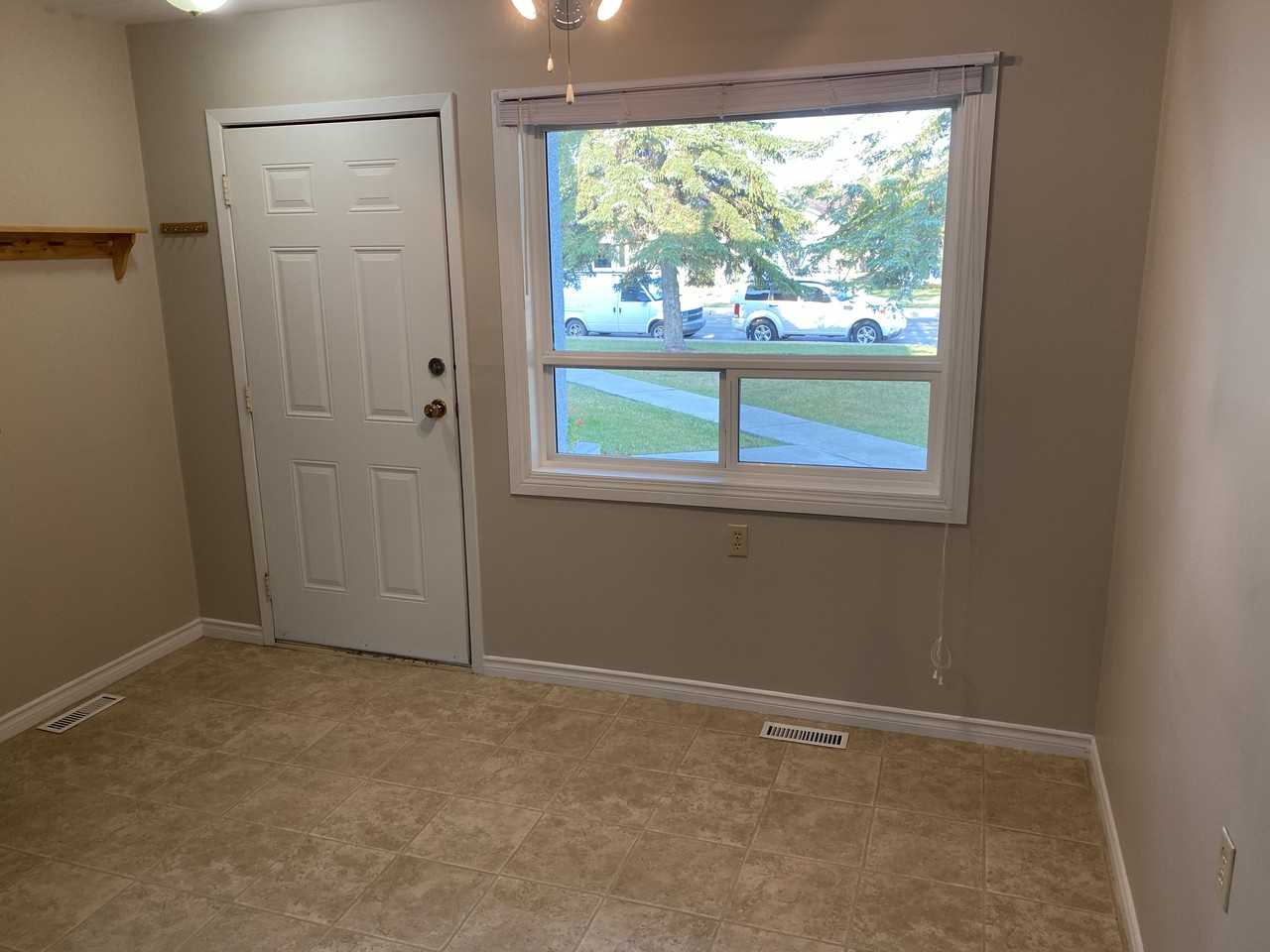 17711 95 St Nw - Photo 3 of 9