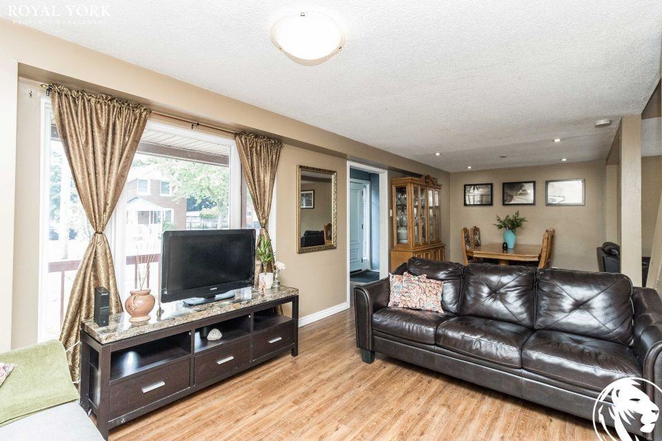 26 Mcmurchy Ave S - Photo 3 of 27