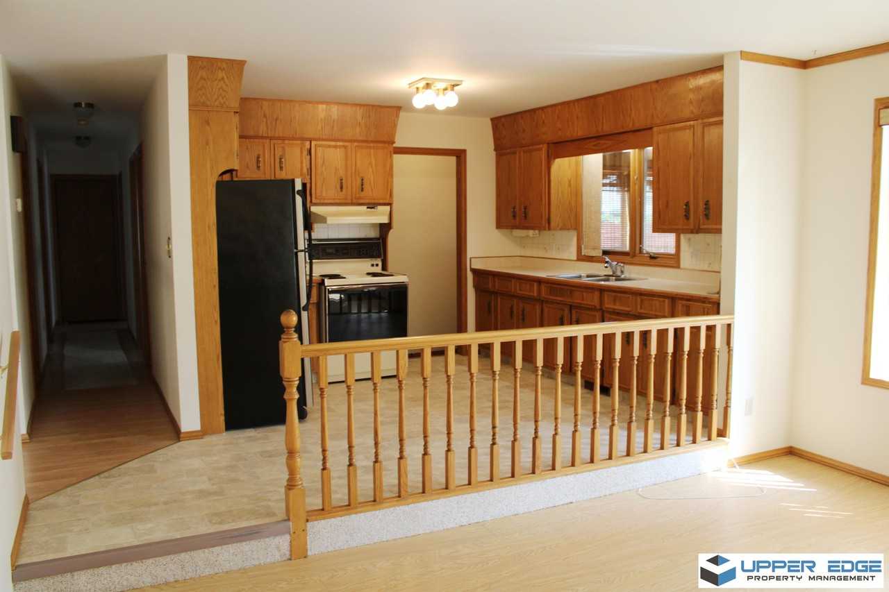 58 Hennessey Dr - Photo 3 of 11