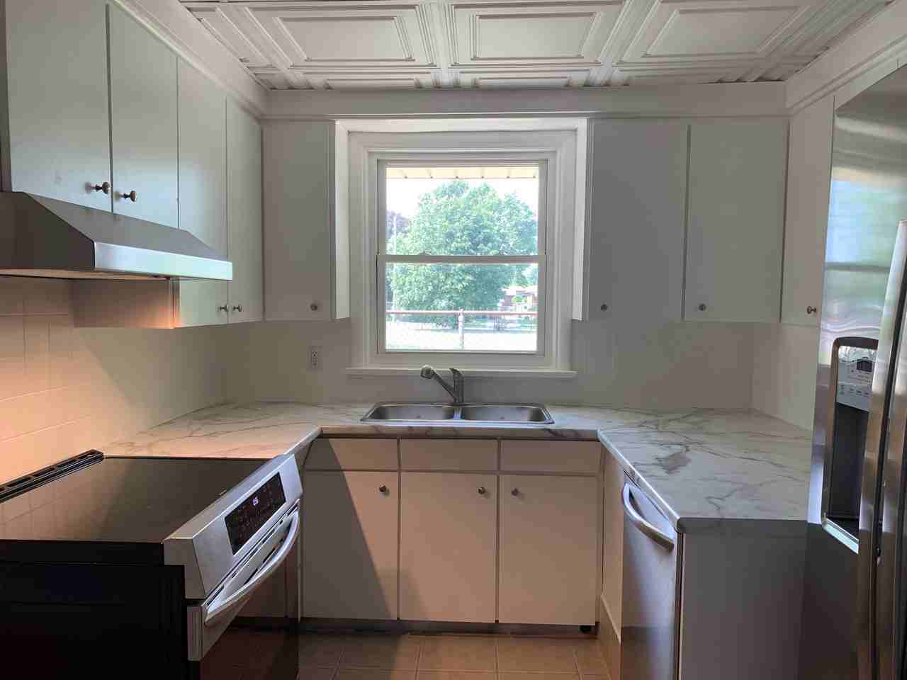 655 Seventh Ave - Photo 2 of 15