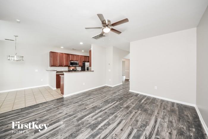 7496 Northgate Dr - Photo 3 of 15