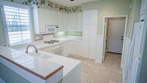 27365 Cheshire Ln - Photo 3 of 12