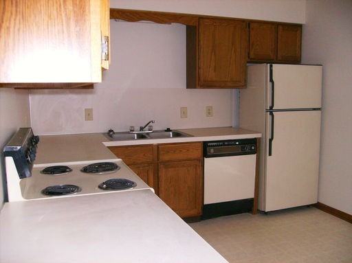 2037 Eastcastle Dr SE - Photo 3 of 9