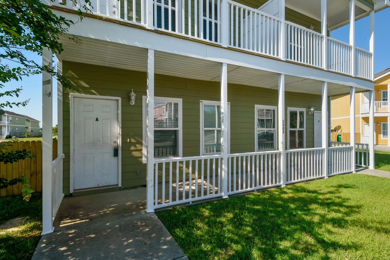 Orleans Place community - Photo 2 of 12