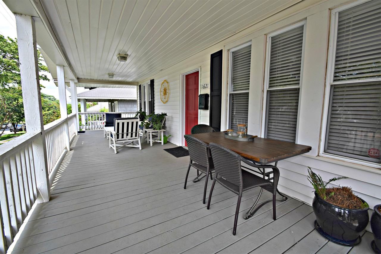 1621 Kenilworth Ave #1 - Photo 3 of 18