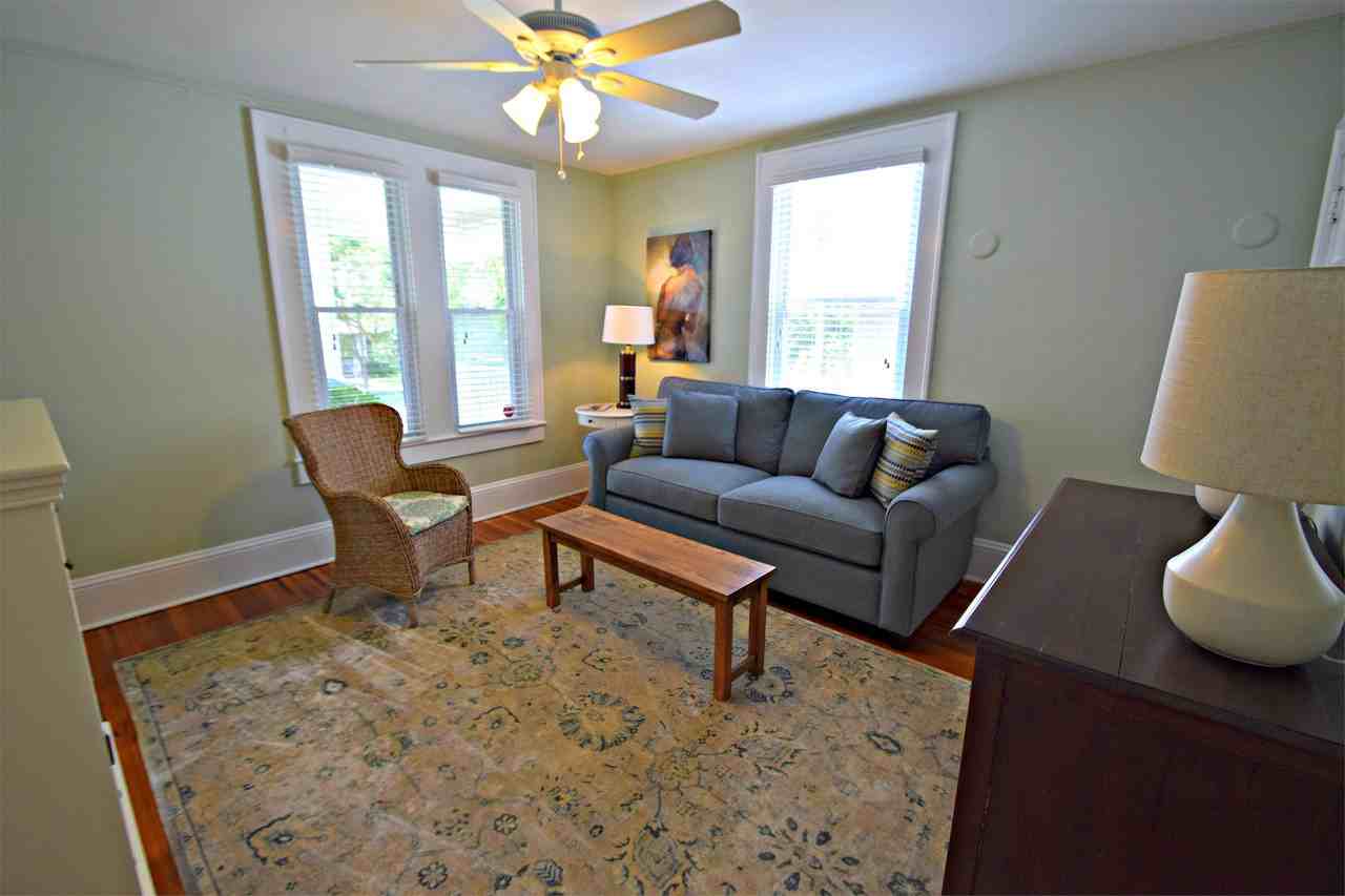 1621 Kenilworth Ave #1 - Photo 4 of 18