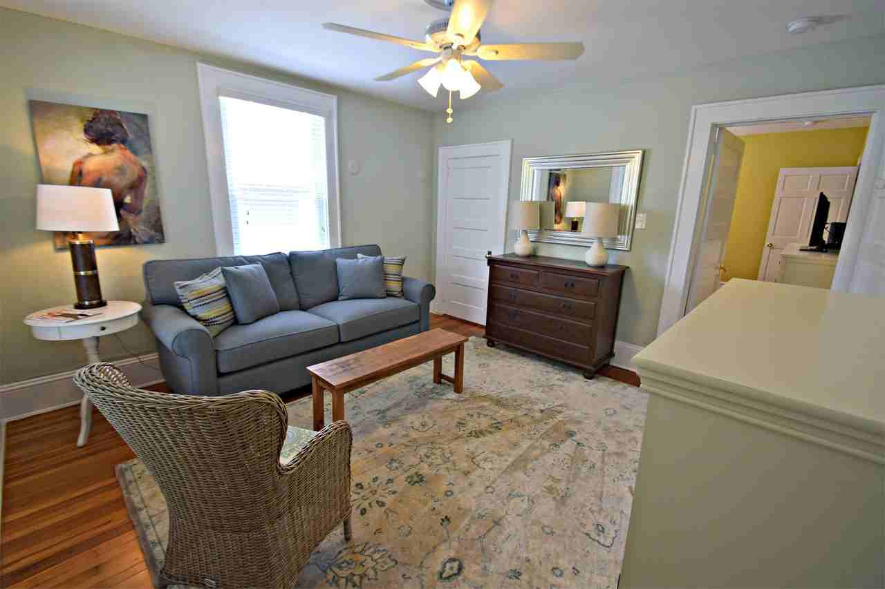 1621 Kenilworth Ave #1 - Photo 5 of 18