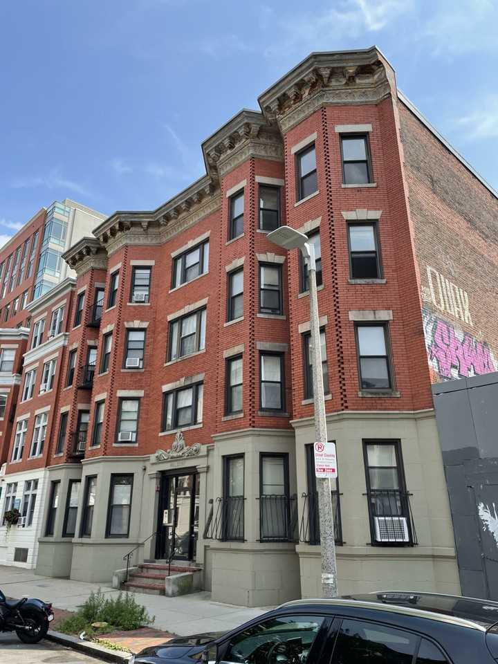 Burbank - Photo 2 of 4