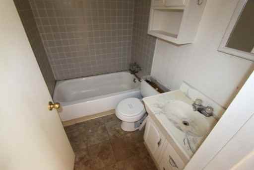 221 Ridge St - Photo 2 of 19