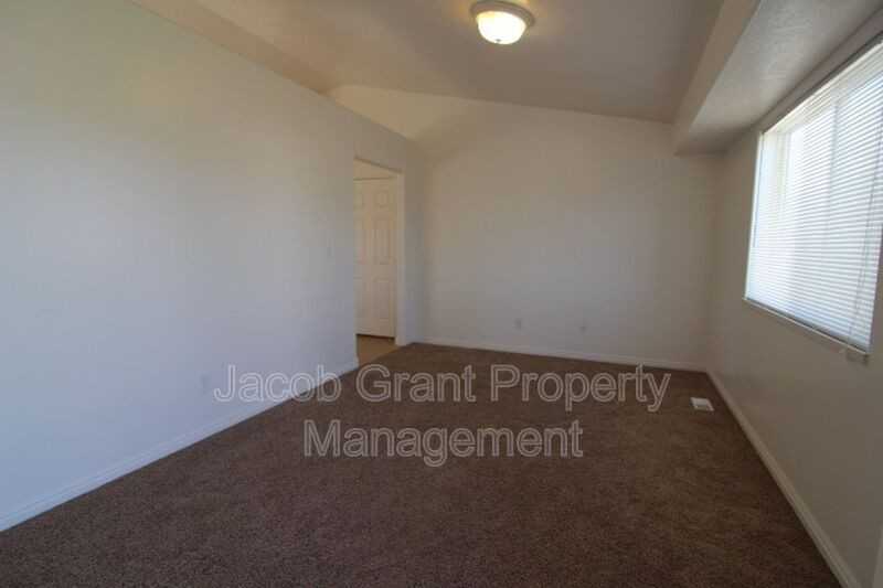 1632 Wildwood Ln - Photo 4 of 9