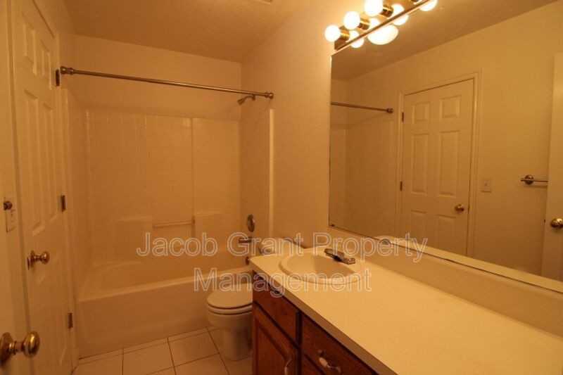 1632 Wildwood Ln - Photo 5 of 9