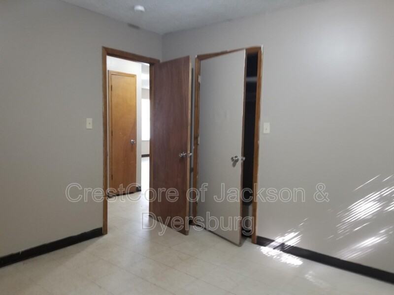 310 Holly St #D - Photo 3 of 10