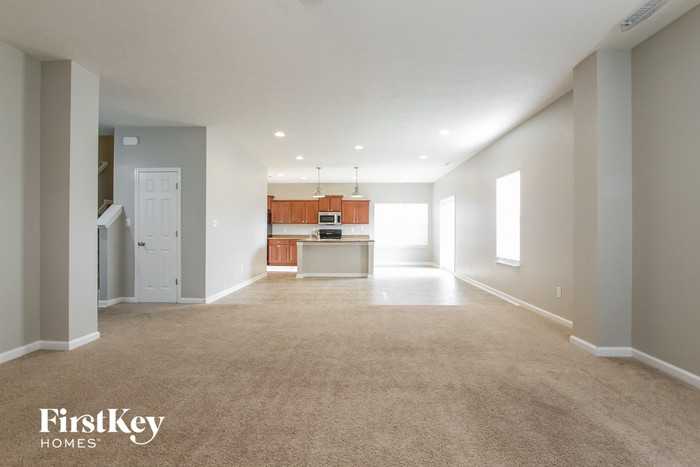 488 Mozart Dr - Photo 3 of 15