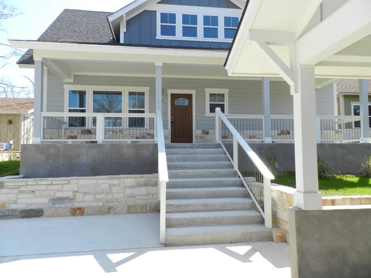 207 Yale St - Photo 3 of 15