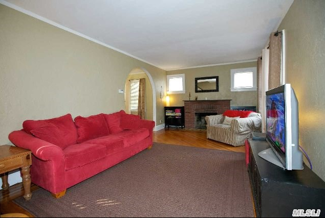 52 Nassau Blvd - Photo 2 of 3