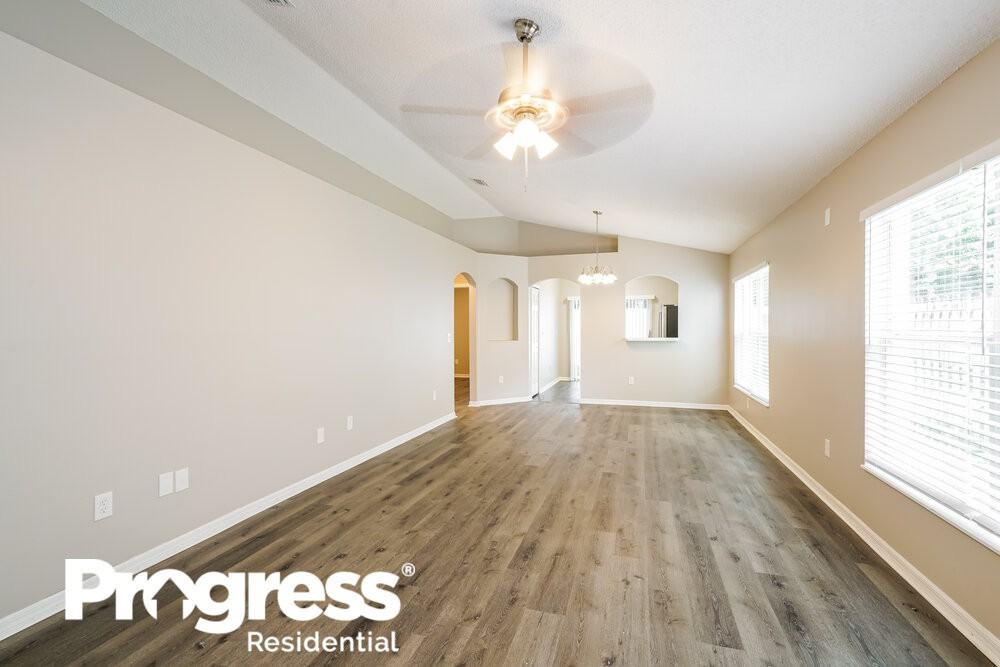 28615 Seashell Ct - Photo 3 of 21