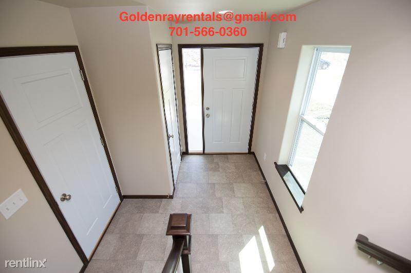 2722 Divide St W - Photo 3 of 32