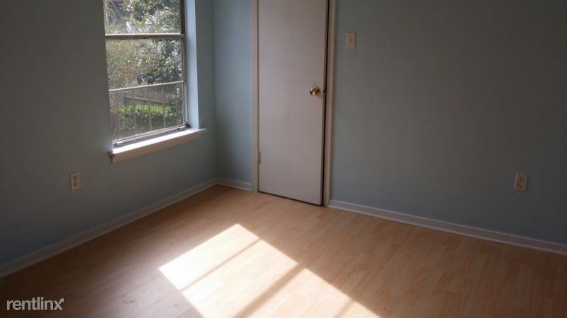 1140 Lake Ave - Photo 3 of 10