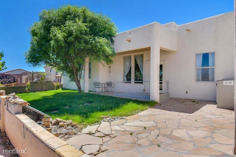 832 832 Monterrey Rd NE G - Photo 3 of 42