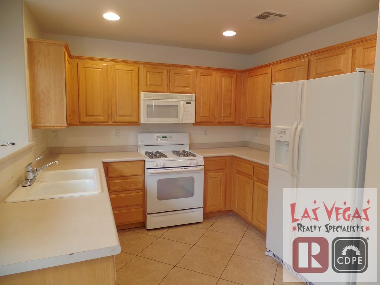 990 Cantabria Heights Ave - Photo 3 of 15