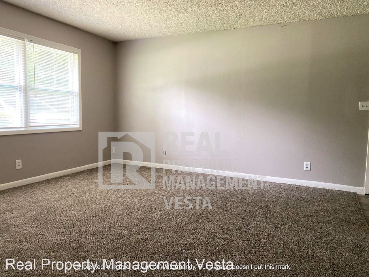 2403 N Groveland Cir - Photo 2 of 10