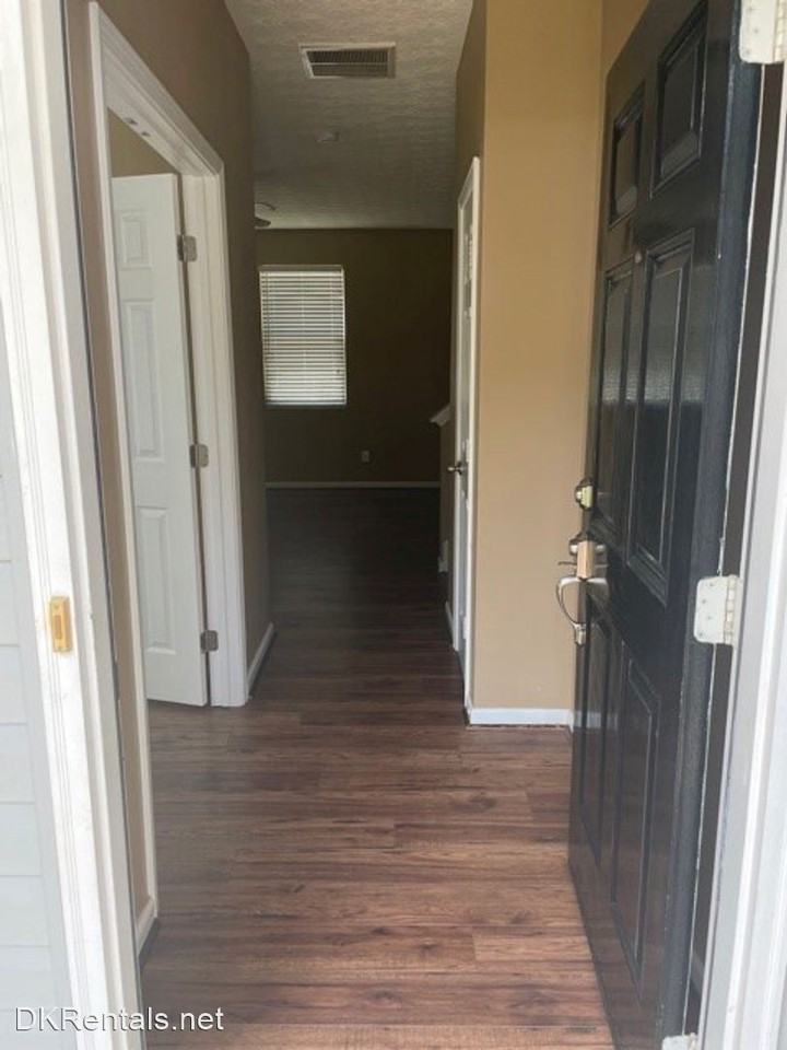 402 Chatooga Ln - Photo 2 of 30