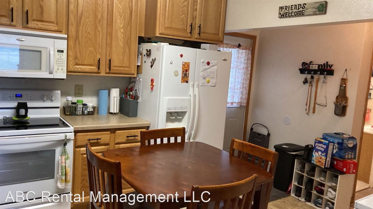 3207 S Central Avenue - Photo 3 of 10