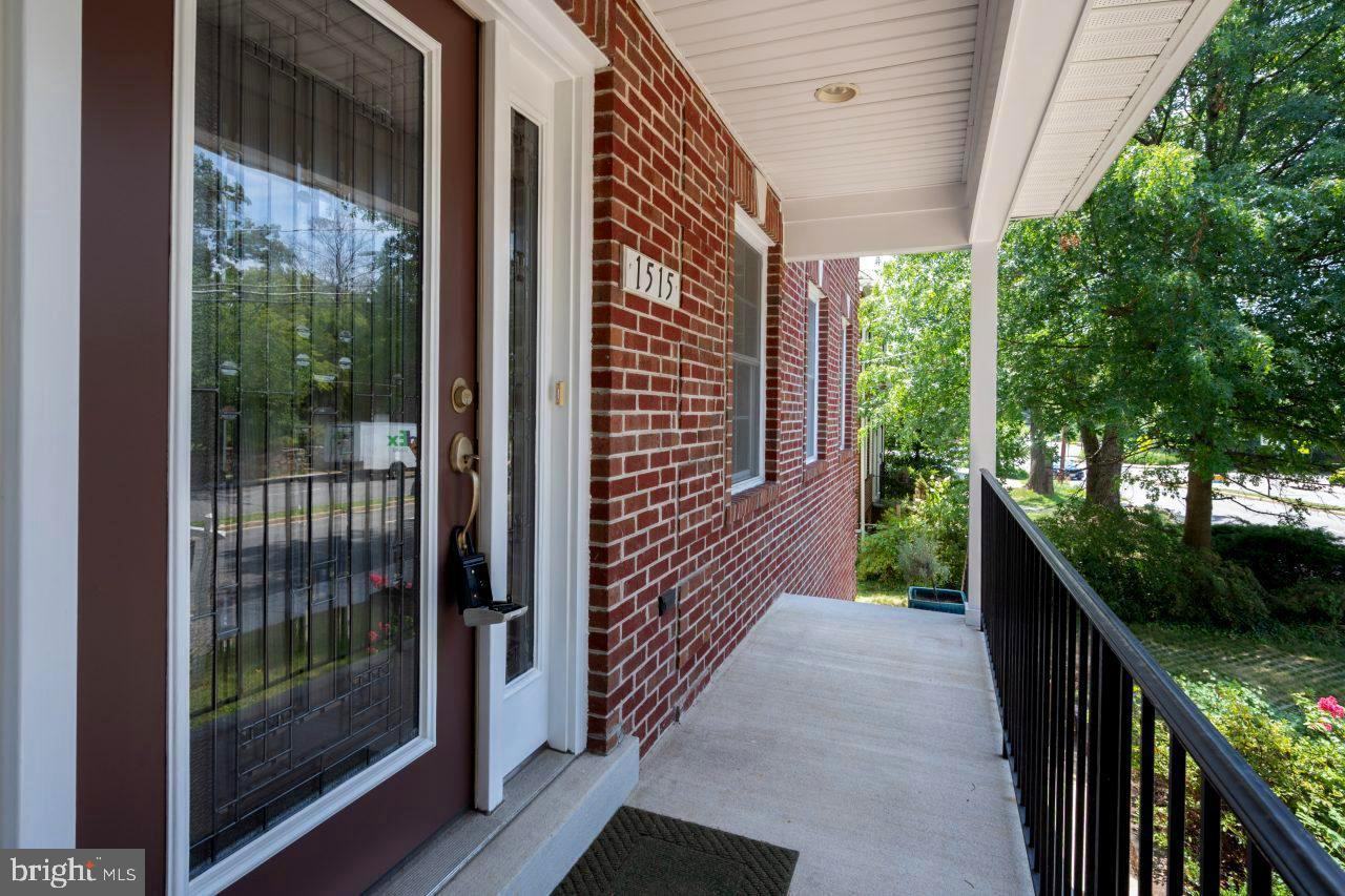 1515 N George Mason Dr - Photo 3 of 50