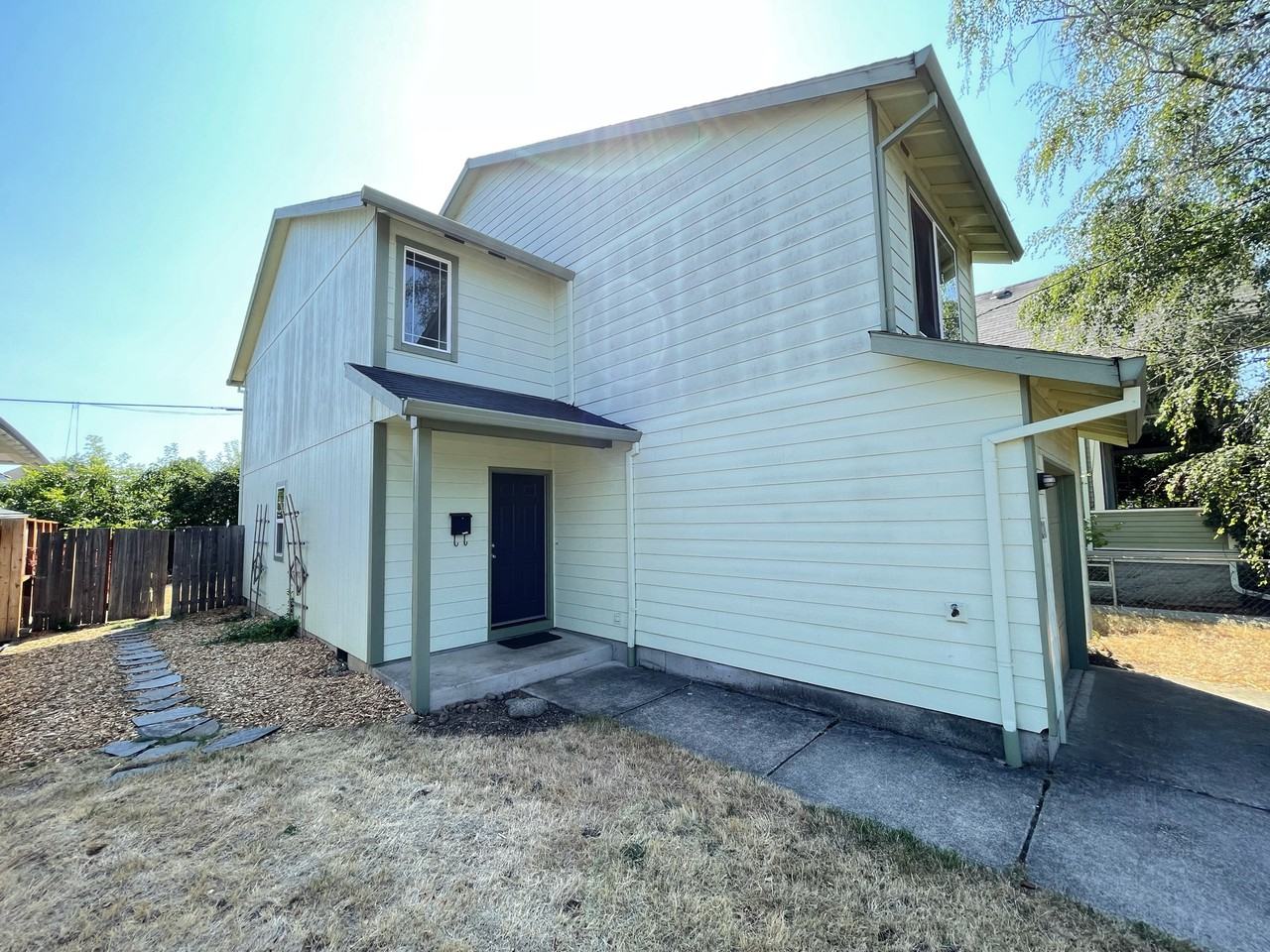 4704 Ne 28th Ave - Photo 2 of 29