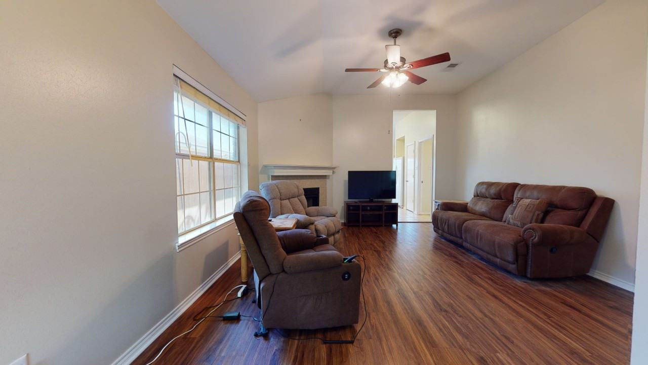810 Camellia Ct - Photo 3 of 32