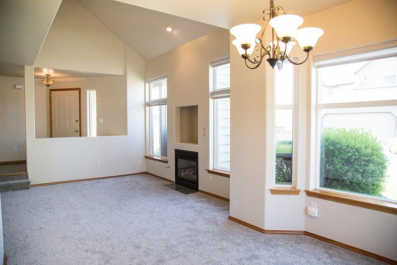 379 Columbia Point Drive - Photo 5 of 14