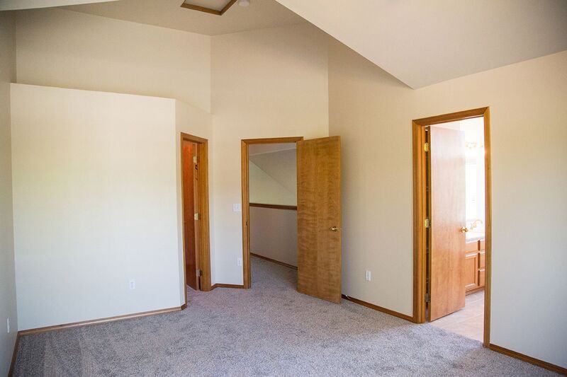 379 Columbia Point Drive - Photo 6 of 14