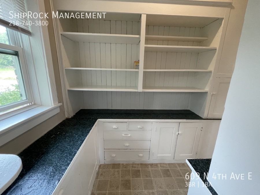 609 N 4th Ave E - Photo 2 of 11
