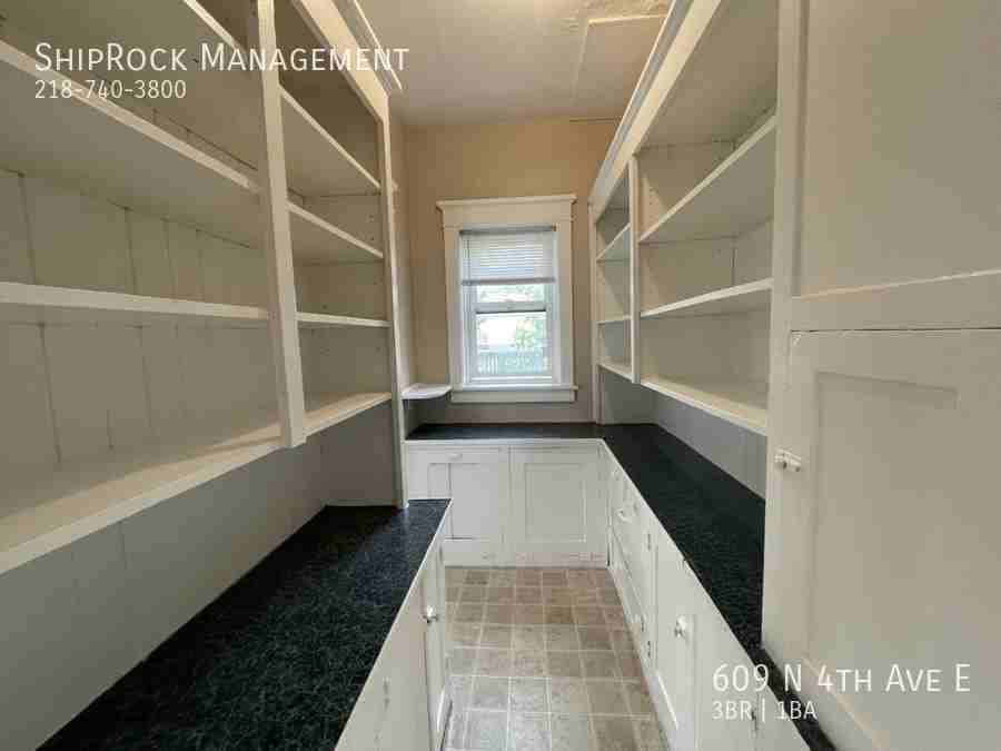 609 N 4th Ave E - Photo 3 of 11