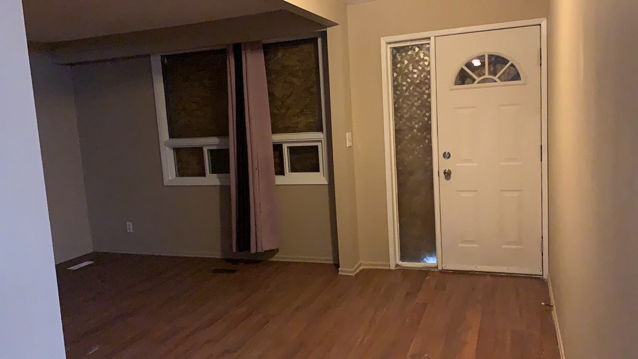 685 Furby Street 1 - Photo 2 of 10