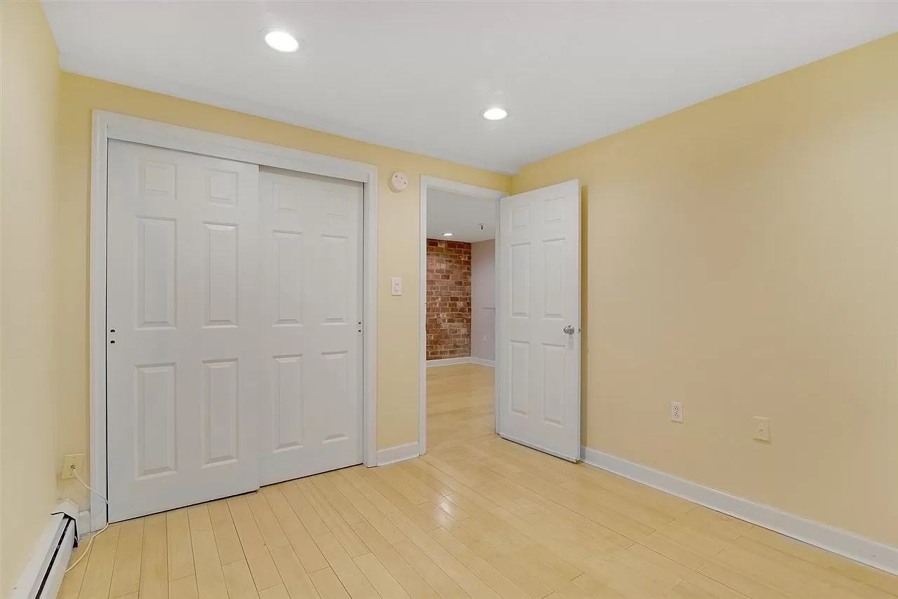 319 Barrow St - Photo 3 of 10