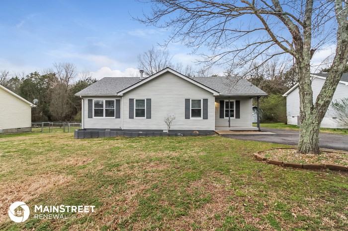592 Woodcrest Dr - Photo 2 of 17