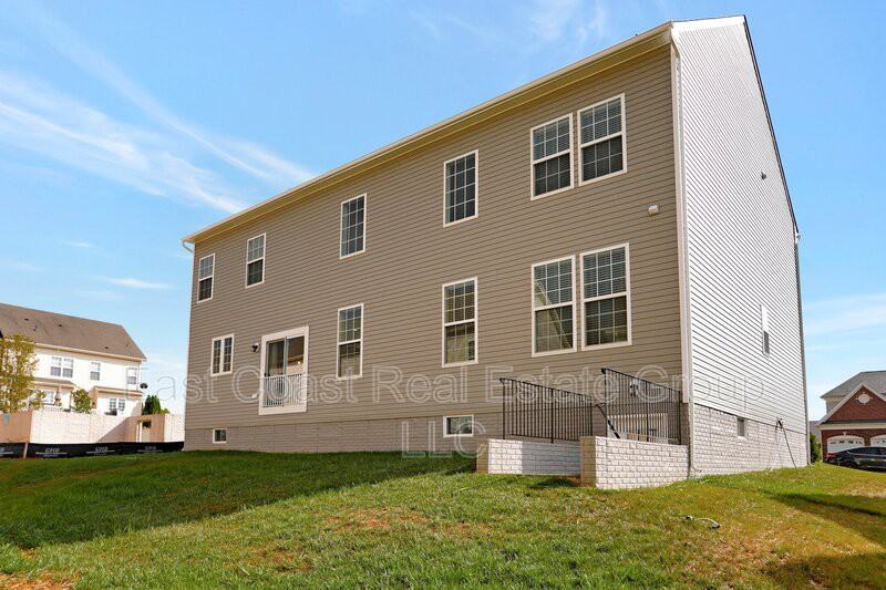 204 Station Ter W - Photo 7 of 50