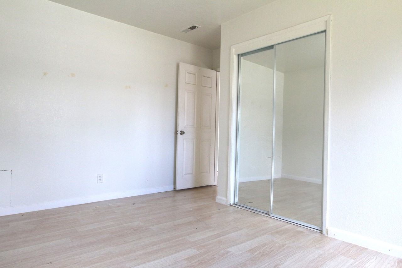 42818 Gatewood St - Photo 2 of 7