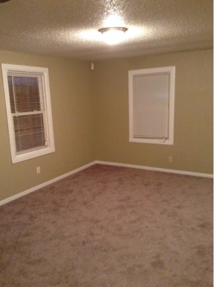 1707 E 89th St - Photo 2 of 12