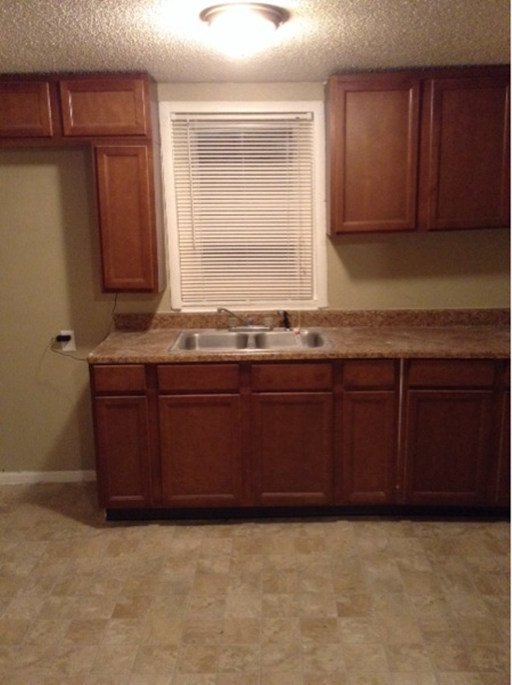 1707 E 89th St - Photo 3 of 12