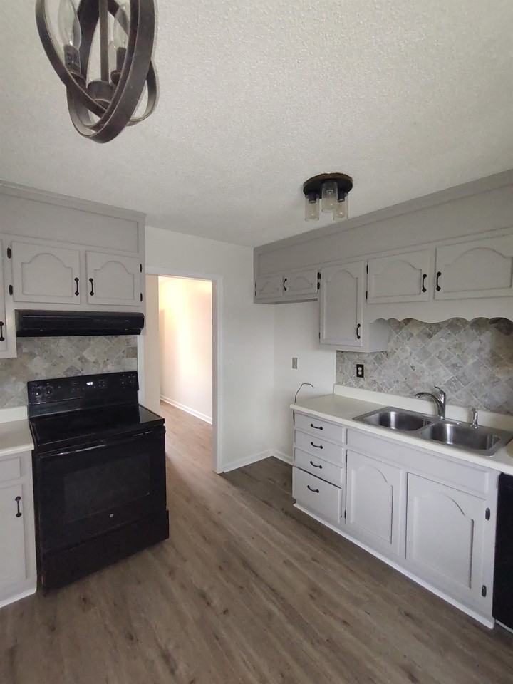 1007 Kinsey Dr Se #1 - Photo 3 of 10