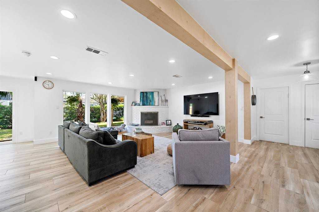 5542 Queensloch Dr - Photo 3 of 20