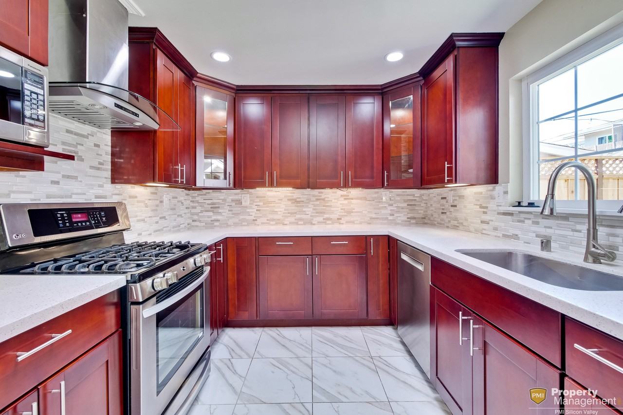 4728 Parkwest Dr - Photo 3 of 50