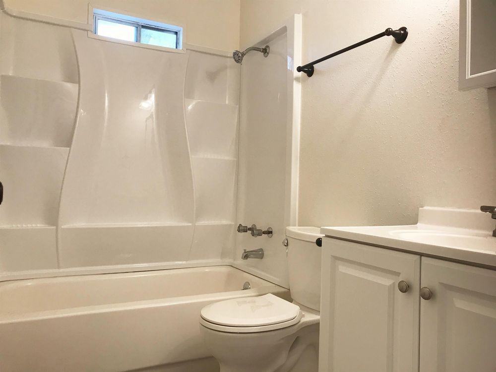 642 Reeds Ave - Photo 3 of 5