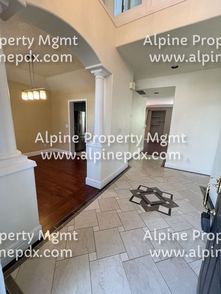 8952 Sw Ashford St - Photo 3 of 36