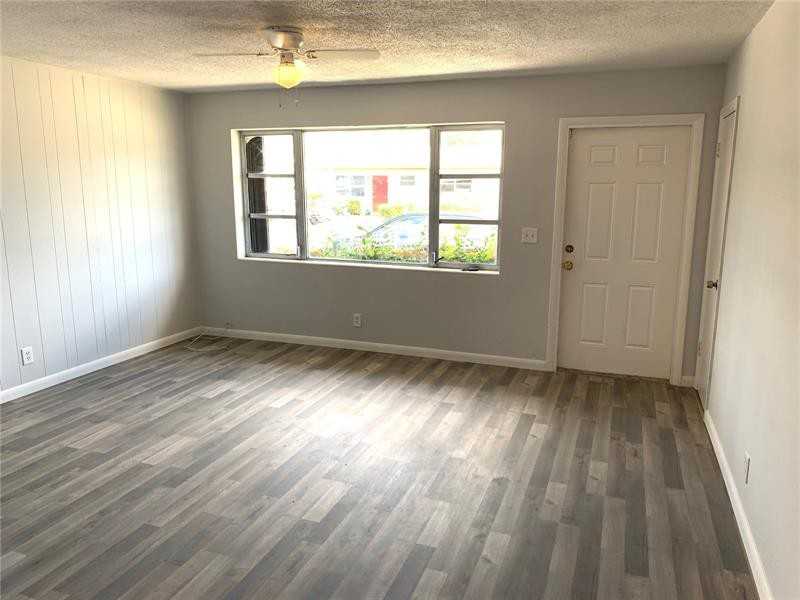 801 Southwest 7th Street - Photo 3 of 5