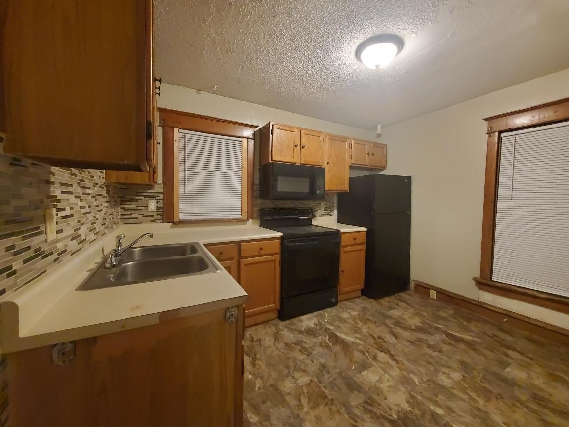 228 1/2 Randolph St #228-1-2 - Photo 3 of 10