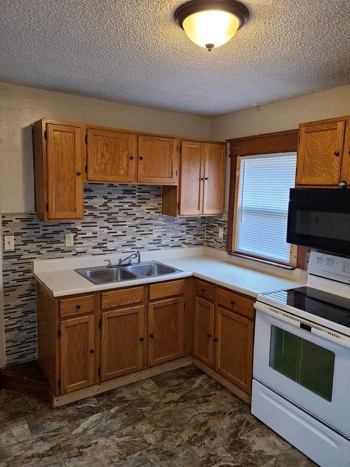 228 1/2 Randolph St #228-1-2 - Photo 5 of 10